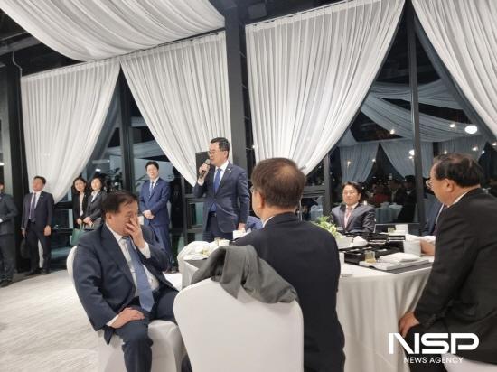 NSP통신- (사진 = 2023 순천만 국제정원박람회 만찬장 소병철 의원을 건의사항 요청)