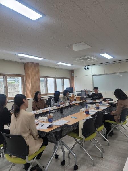 NSP통신-경상북도교육청은 4일 칠곡교육지원청에서 업무 지원단 위원 8명을 구성해 전문상담(교)사 업무지원단 협의회를 개최했다. (사진 = 경상북도교육청)