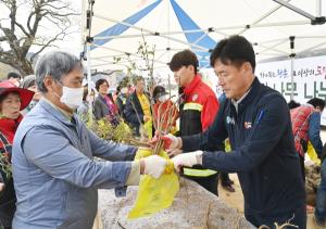 [NSP PHOTO]청송군, 나무 나누어주기 행사 및 산불예방 캠페인 개최