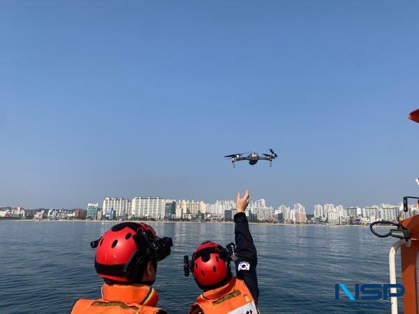 NSP통신-포항해양경찰서는 지난 3월 31일과 4월 5일 2일간 영일만해수욕장 인근 해상에서 무인멀티콥터(드론) 활용 실종자 수색 훈련 을 실시했다고 밝혔다. (사진 = 포항해양경찰서)