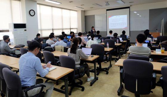 NSP통신-서울 영테크 상담사로 선정된 CFP 및 AFPK자격자가 한국FPSB 강의실에서 전문 교육을 받고 있다. (사진 = 한국FPSB)
