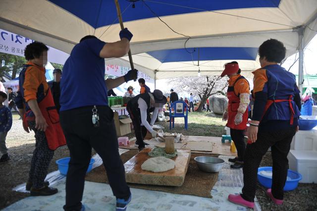 NSP통신-2017년 설악벚꽃축제 모습. (사진 = 속초시)