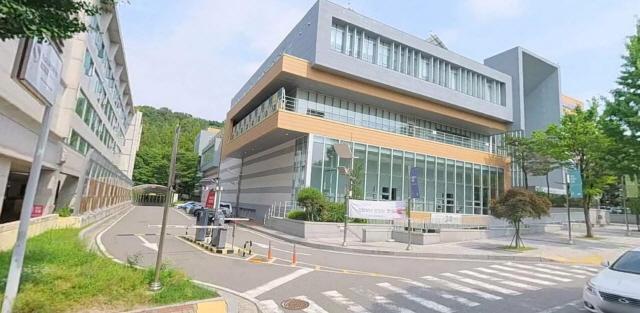 NSP통신-지역주민에 5월부터 주차장 무료 개방하는 분당구 야탑3동 시니어산업혁신센터 전경. (사진 = 성남시)