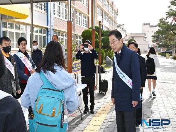 NSP통신-경상북도교육청은 13일 안동 복주여자중학교에서 폭력없는 우리학교, 교실마다 행복가득 이란 주제로 학교폭력 예방 캠페인을 실시했다. (사진 = 경상북도교육청)