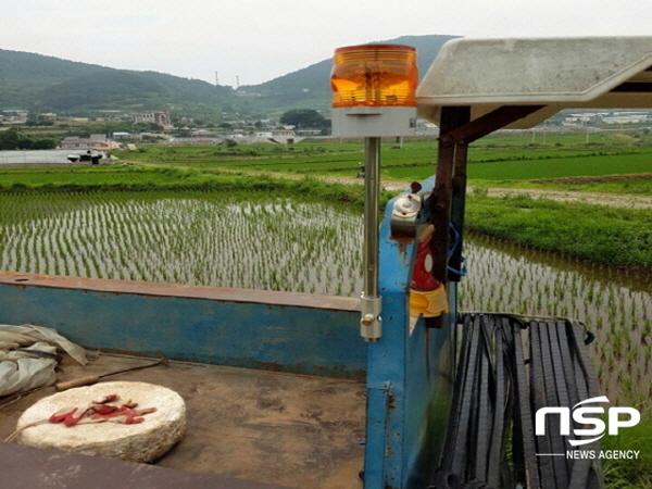 NSP통신-경운기에 설치된 안전 등화장치 (사진 = 여수시)