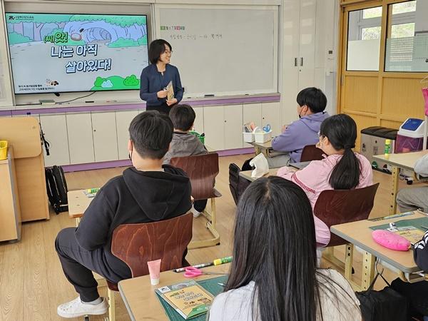 NSP통신-가은초 희양분교가 학교로 찾아가는 생태전환교실을 운영하고 있다. (사진 = 문경교육지원청)