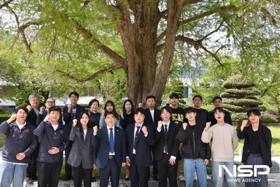 NSP통신-국립순천대학교 제10대 이병운 신임 총장 총학생회장단 대표들과 오찬 간담회 기념 찰영 (사진 = 순천대학교)