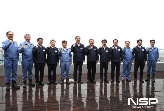 NSP통신-한덕수 국무총리는 광양 국가산업단지 동호안 현장 방문 기념 찰영 (사진 = 광양시청)
