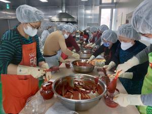 [NSP PHOTO]동해시, 분토마을 전통 고추장 담그기 체험행사 개최