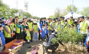 [NSP PHOTO]오산시, 제53회 지구의 날 나무 심었어요