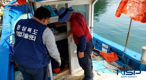 NSP통신-경상북도 환동해지역본부 어업기술원에서는 3월부터 12월말까지 7개 이동수리소를 편성해 운영 중이라고 밝혔다. 어선 이동수리소 (사진 = 경상북도)