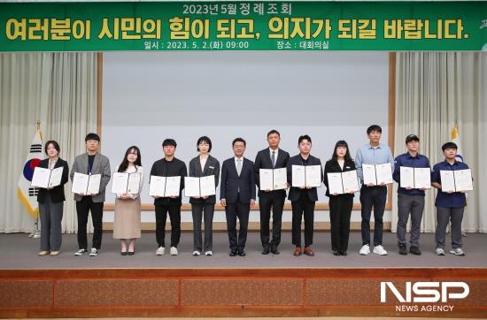 NSP통신-시정발전 유공 직원 15명에게 표창장 수여 기념 찰영 (사진 = 광양시청)