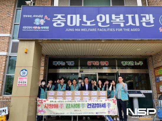 NSP통신-사랑나눔 키트 전달 행사 기념 찰영 (사진 = 여수광양항만공사)