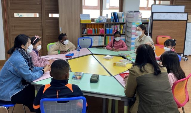 NSP통신-다문화가정 자녀들이 수업을 하고 있다. (사진 = 경기도교육청)