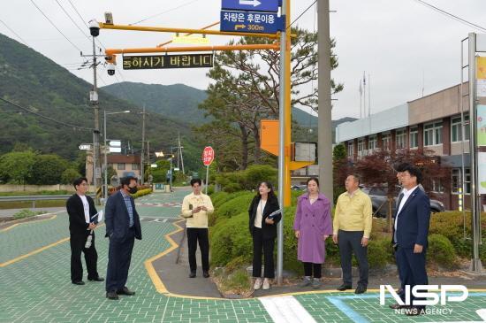 NSP통신-광양시의회 산업건설위원회 봉강초등학교 어린이 보호구역 현장 점검 (사진 = 광양시의회)