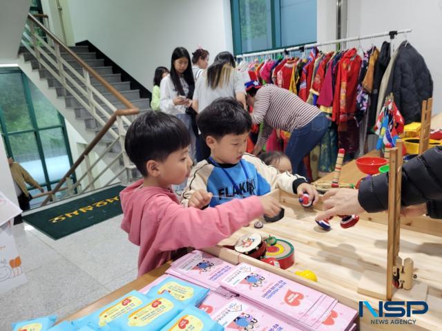 NSP통신-울릉군은 지난 5일 어린이날을 맞아 유관기관에서 마련한 해상 구명장구 교육, 공군 모형 비행기 만들기 등 다채로운 체험행사가 진행됐다. (사진 = 독자제공)