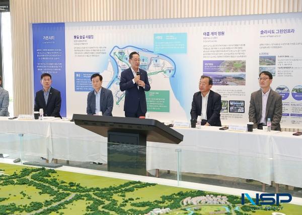 NSP통신-이정현 균형위 전략기획위원장 해남 솔라시도 기업도시 방문 (사진 = 해남군)