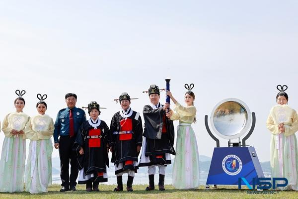 NSP통신-제62회 전라남도 체육대회 성화 채화 모습 (사진 = 완도군)