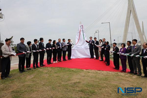 NSP통신-12일 신의도에서 철원의 섬 선포에 따른 조형물 제막식 (사진 = 신안군)