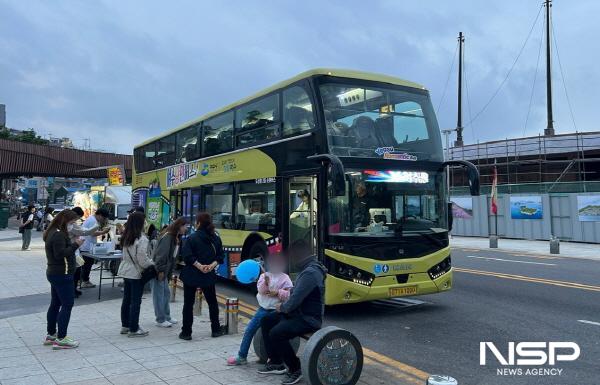 NSP통신-여수낭만버스가 여수밤바다를 달리는 야간 운행을 시작했다. (사진 = 여수시)