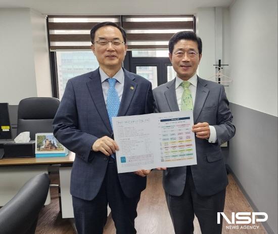 NSP통신-정인화 광양시장 조용만 문화체육관광부 제2차관과 기념 찰영