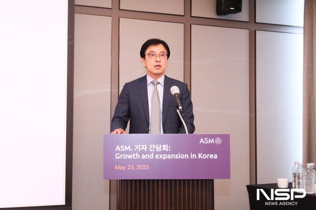NSP통신-23일 김용길 ASMK 회장이 제2제조연구혁신센터에 대해 설명하고 있다. (사진 = 조현철 기자)