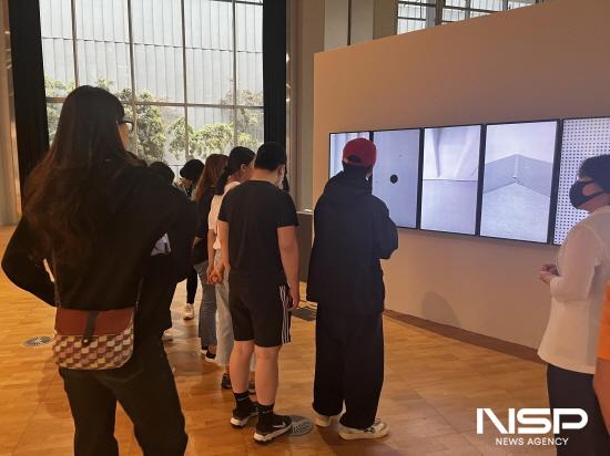 NSP통신-오월을 기억하는 도서관 여행 전시 작품 (사진 = 광양시청)