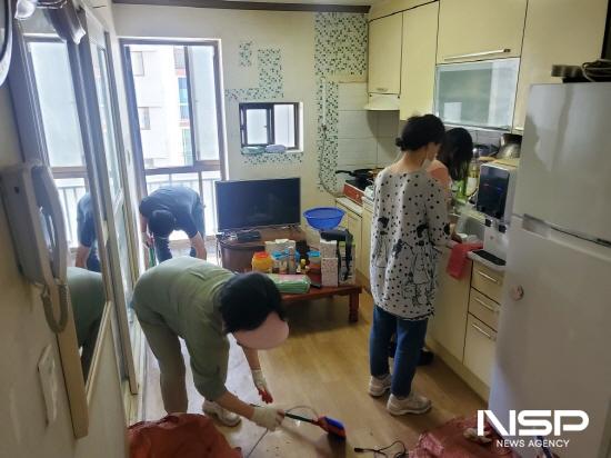 NSP통신-폐가구와 방치된 생활 쓰레기 처리 (사진 = 광양시청)