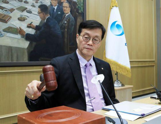 NSP통신-Ли Чан Ён, председатель Банка Кореи, председательствует на заседании Финансово-валютного комитета, которое состоялось утром 25 мая в здании Банка Кореи в Чунгу, Сеул. (사진 = Банк Кореи)