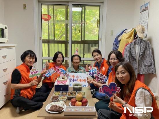 NSP통신-생일 맞이한 독거 어르신 가정 방문해 생일잔치 (사진 = 광양시청)
