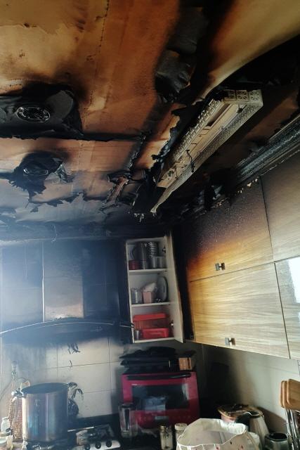 NSP통신-지난 2월 화재 사고로 불에 탄 주방의 모습. (사진 = 수원시)