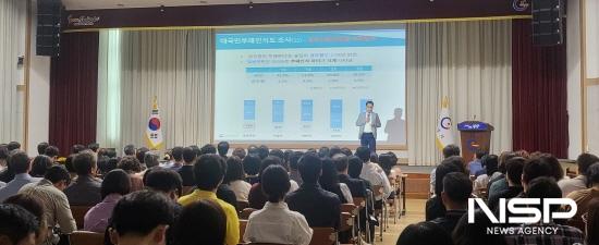 NSP통신-국민권익위원회 부패방지국 이영택 행동강령과장 강의 (사진 = 광양시청)