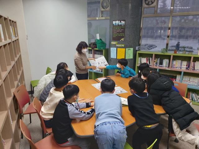 NSP통신-독서교실에 참여한 어린이들 모습. (사진 = 오산시)