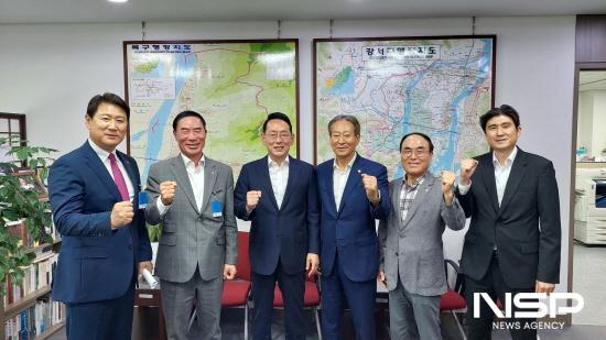 NSP통신-송진호 전남체육회장 국회에 국유·공유 재산 무상사용 법률안 개정 총력 기념 찰영 (사진 = 전라남도체육회)