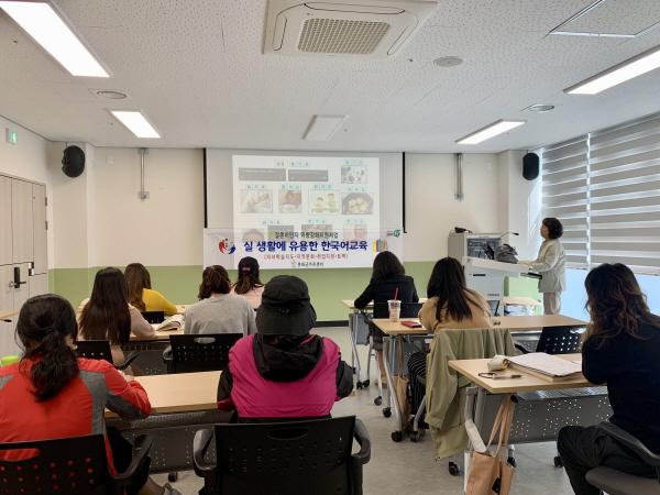 NSP통신-봉화군가족센터가 관내 다문화가족 결혼이민자 10여 명을 대상으로 실생활에 유용한 한국어 교육 프로그램을 진행하고 있다. (사진 = 봉화군)