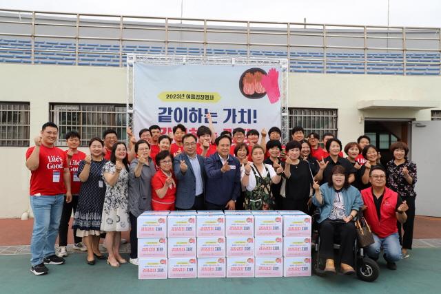-8일 이권재 오산시장과 행사 참석자들이 기념촬영을 하는 모습 사진 오산시