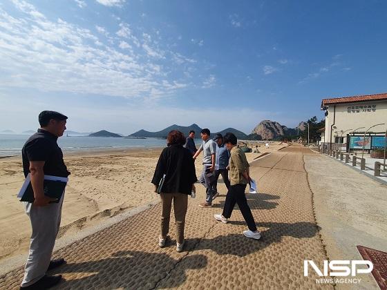 NSP통신-9일 김미정 군산부시장이 선유도해수욕장 개장 준비상황을 점검하고 있다. (사진 = 군산시)