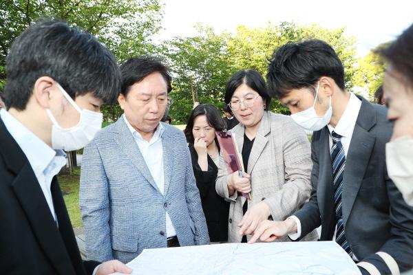 NSP통신-권기창 안동시장은 지역 문화예술과 관광산업, 도시재생 활성화를 위해 국내외 우수사례를 찾아 발품을 팔며 벤치마킹에 주력하고 있다. (사진 = 안동시)