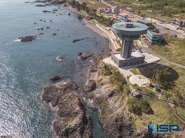 NSP통신-경상북도문화관광공사는 본격적인 여름휴가철을 맞아 경북 도내 22개 시·군과 협업한 경북 대표 여름 관광지 22선을 선정했다고 밝혔다. 경주 주상절리 모습 (사진 = 경주시)