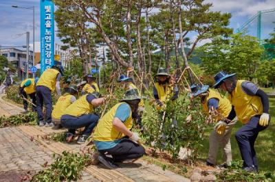 [NSP PHOTO]HDC현대산업개발, 환경의 날 맞이 광주 나무 심기 봉사활동 진행