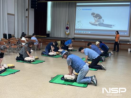NSP통신-물놀이 안전관리요원 심폐소생술 교육 (사진 = 광양시청)