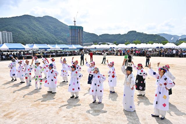 NSP통신-정선군이 제2회 어른신 한마당 체육대회를 개최했다. (사진 = 정선군)