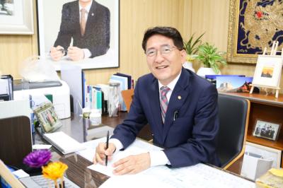 [NSP PHOTO][인터뷰] 김기정 수원시의장, 희망을 주는 정치 하겠다