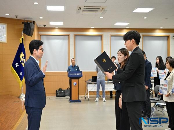 NSP통신-영덕군은 지난 27일 군청 대회의실에서 김광열 영덕군수를 비롯한 4급 이상의 고위공직자, 승진자, 신규 임용자 등 직원 200여 명이 참석한 가운데 청렴·반부패 실천 결의대회 및 청렴교육을 시행했다. (사진 = 영덕군)