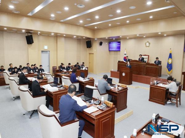 -청송군의회는 지난 19일부터 28일까지 10일간의 일정으로 열린 제266회 정례회를 폐회했다 사진 청송군의회