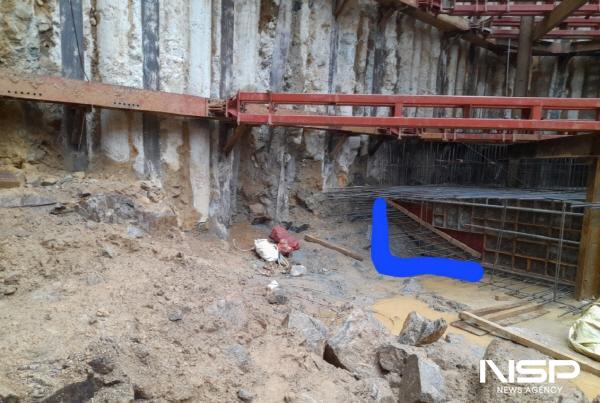 NSP통신-주상복합건물 지하 터파기 공사에서 흙막이를 위한 파일이 깊이 박혀야하는데 암반으로 인해 정상 시공되지 않았다고 제보자가 의혹을 제기하고 있다. (사진 = 제보자)