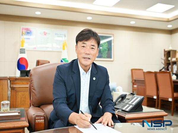 NSP통신-청송군이 민선 8기 1주년을 맞아 그간의 군정 성과와 향후 군정 운영방향을 발표했다. 윤경희 청송군수 (사진 = 청송군)