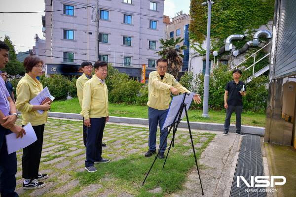 NSP통신-정기명 여수시장이 집중호우로 재해가 예상되는 급경사지와 우수저류시설을 찾아 안전점검을 실시했다. (사진 = 여수시)