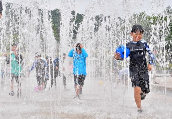 NSP통신-장성군 홍길동테마파크 바닥분수. (사진 = 장성군)