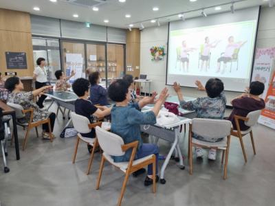 [NSP PHOTO]수원시, 무더운 여름 지동 치매안심마을 혹서기 프로그램 즐겨요